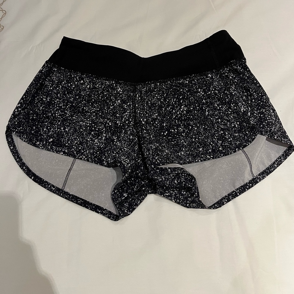 LULU LEMON BLACK AND WHITE SPOTTED SHORTS SIZE 2